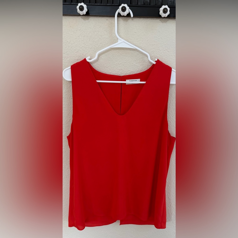 Aritzia Babaton sleeveless blouse. Tomato red color. Size L. Excellent condition